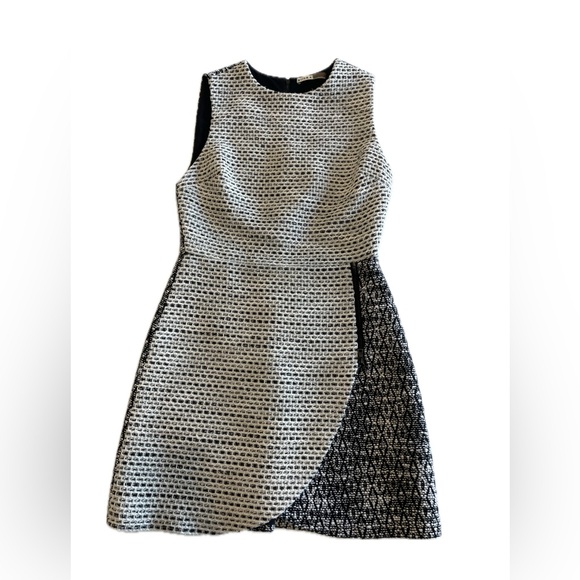 Alice + Olivia Black & White Tweed Sleeveless Dress
Size 4 - Picture 5 of 14